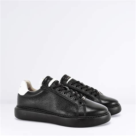 Sneakers in pelle in Nero 